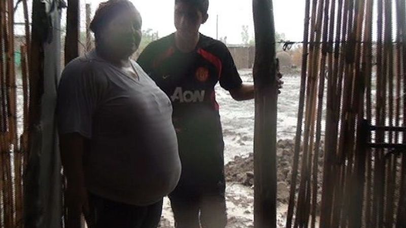 El agua derrumbó varias viviendas y los niños durmieron en sillas en La Bebida
