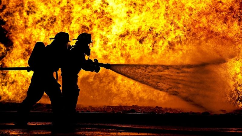 Destrucción en minutos: se incendió una cabaña en el Médano de Oro