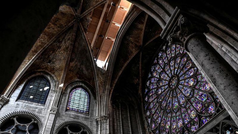 Condenan a prisión a dos mujeres por un fallido atentado en Notre Dame