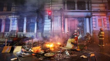 Tensión en Chile: Tres muertos en violentas manifestaciones y saqueos en Santiago