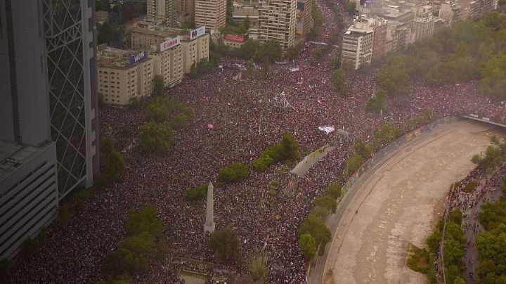 Así se ve la marcha de un millón de personas en Chile