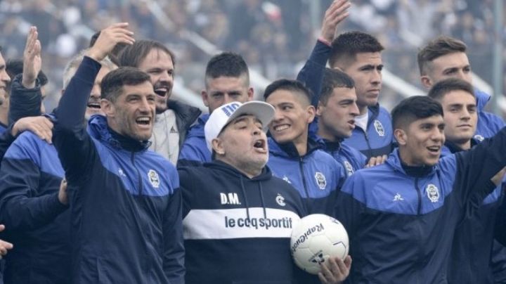 Maradona se arrepintió y volverá a dirigir a Gimnasia