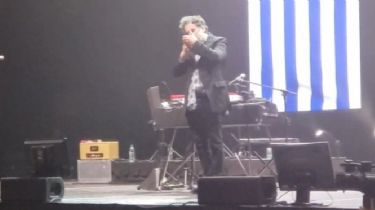 Andrés Calamaro fumó marihuana en pleno show