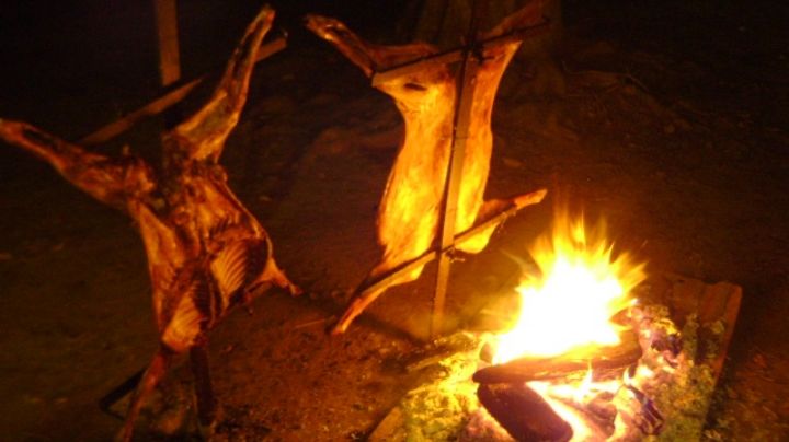 "Chivito a la tiesha", el video del sanjuanino al que el viento les arruinó la cena