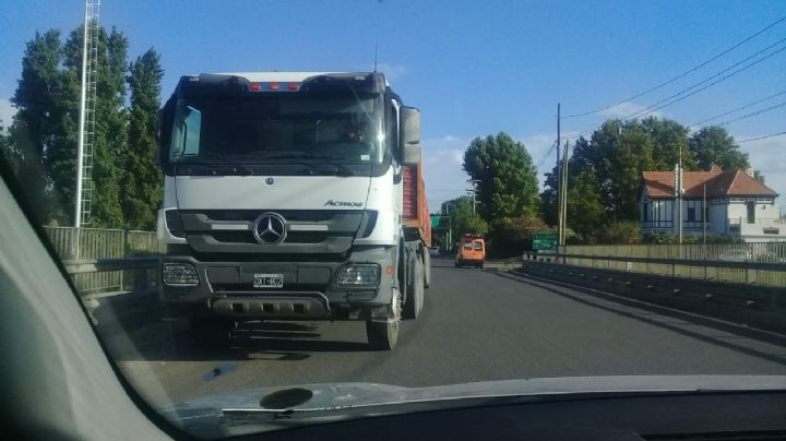 Tensión en Capital: circulaba con un camión en contramano