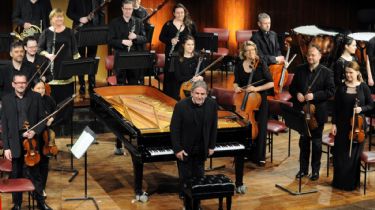El Teatro del Bicentenario abre su temporada con el eximio pianista Barry Douglas