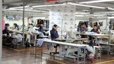 Delincuentes robaron ropa de primera marca en una fábrica textil