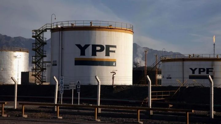 Ante la demanda récord de gasoil, YPF aumentará la oferta para abastecer al mercado