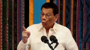 Duterte admite que ordenó matar a un político y su portavoz dice que no habla bien filipino