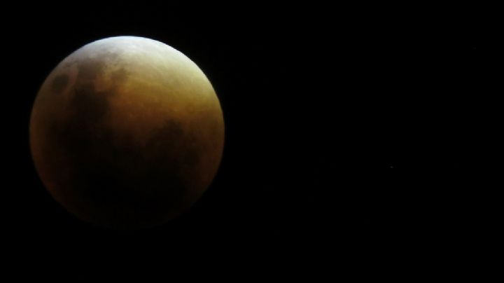 Eclipse lunar: ¿Cómo nos afecta la "luna del lobo"?