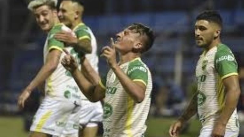 El mejor gol de torneo en el triunfo de Defensa en Paraguay