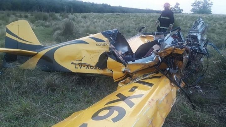 En un misterioso accidente una avioneta se estrelló contra el suelo