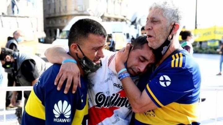 Galería: dolor sin color de camisetas por la muerte de Maradona