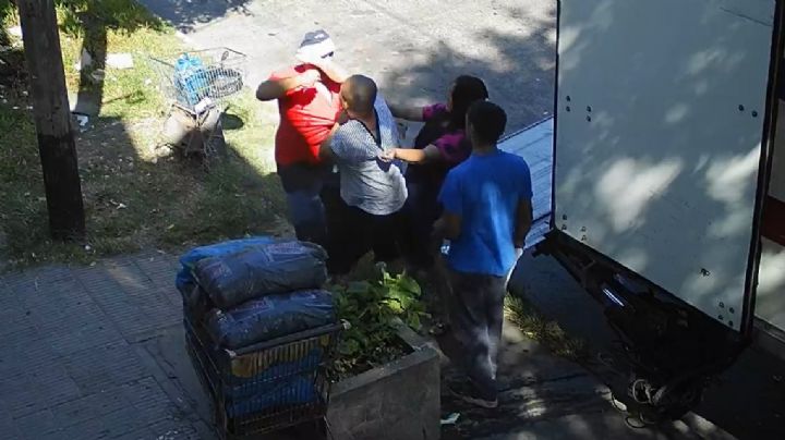 Video: brutal pelea entre un chino y un argentino tras un chiste por el coronavirus