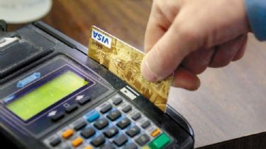 Cayeron un 13,4% las compras en dólares con tarjetas de crédito