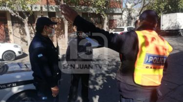Policías de San Juan le dieron plata a un trapito para no detenerlo
