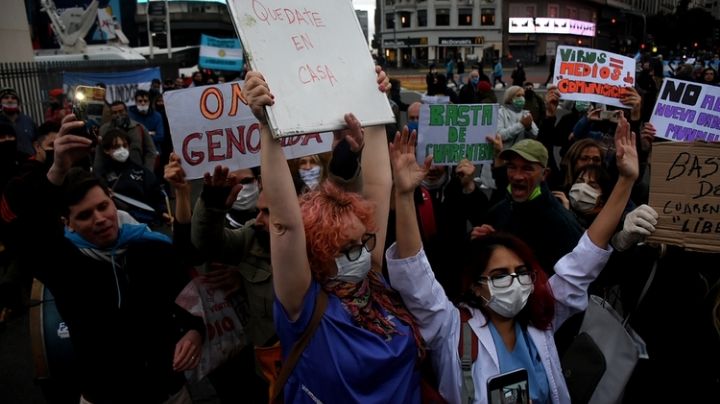 Protestas y bocinazos en el país, contra la cuarentena