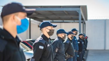 Policía 'fiestero', pagará muy caro por una 'joda' en plena cuarentena
