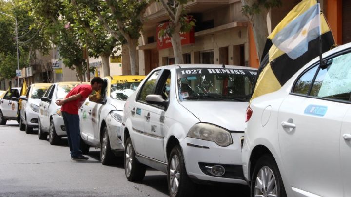 Presentarán un proyecto de ley para subsidiar taxis y remises