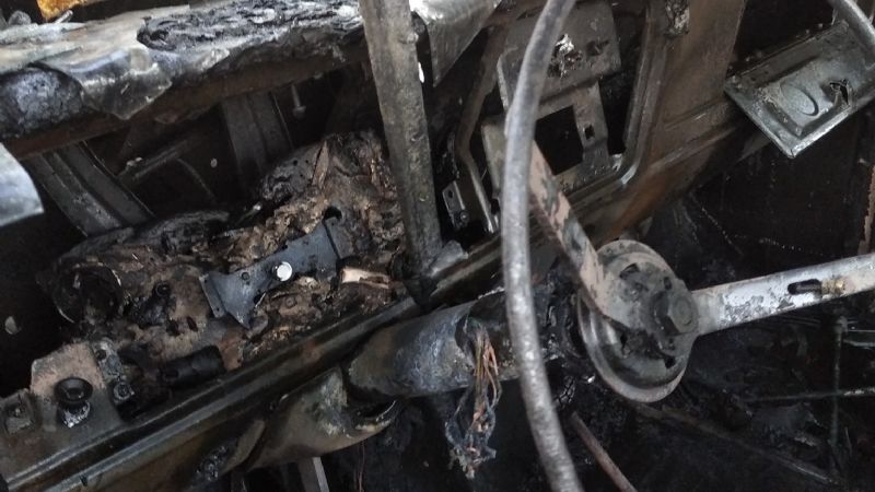 Le quemaron la camioneta a un bombero porque creían que tenía Covid-19