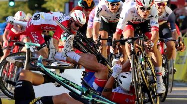 Brutal caída dejó en coma a un ciclista en el Tour de Polonia