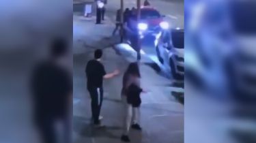 Fusilaron a una mujer en plena calle y quedó grabado