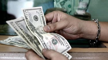 Dólar rabioso: el blue no frena y acumula $13 en la semana