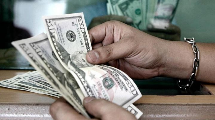 El dólar blue vuelve a escalar, subió por tercera vez y quedó en $472