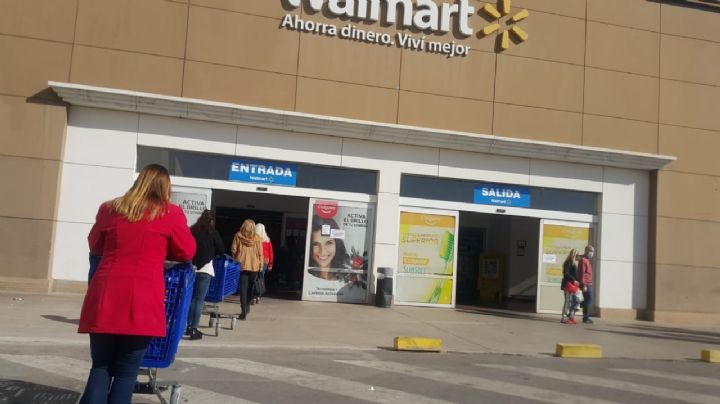 La pareja que intentó llevarse 'medio Walmart' hará trabajo comunitario