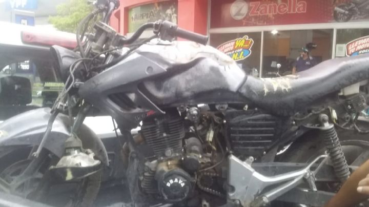 Motociclista esquivó una camioneta mal estacionada y terminó en el hospital