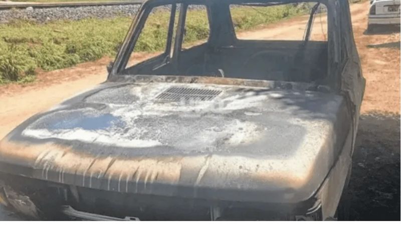 Inconmovible: le prendió fuego al auto en el que dormía uno de sus hijos