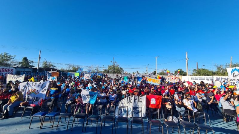 Multitudinario acto de Barrios de Pie con los candidatos del Frente Todos