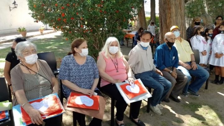 Residentes del “Eva Duarte” llegaron a la Casa de Sarmiento con su huerta