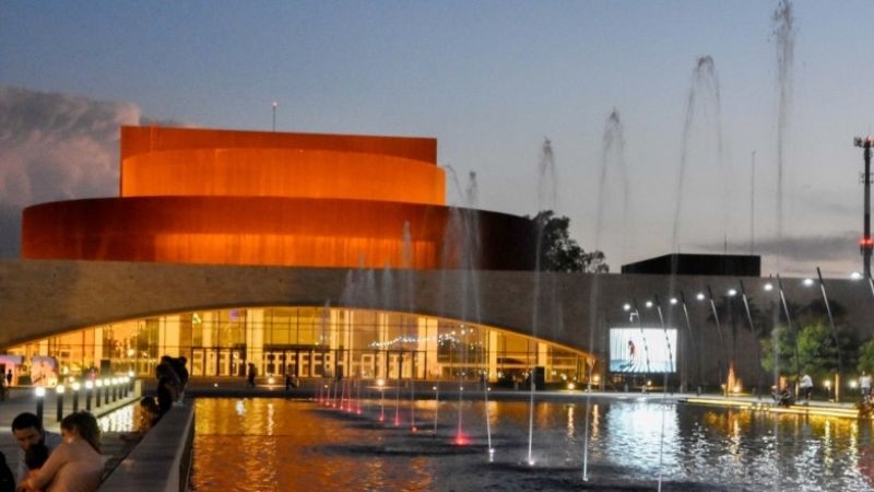 El Teatro del Bicentenario estrena nuevo diseño en sus letras corpóreas