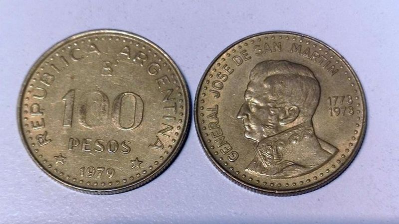 A revisar el monedero: pagan miles de pesos por una vieja moneda