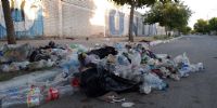 Las calles de Rawson continúan repletas de residuos