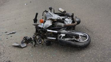 Una camioneta chocó una moto en Chimbas: hay un joven con múltiples heridas