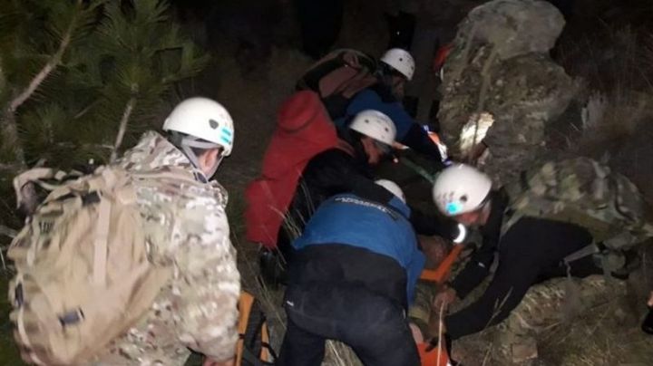 Rescataron a 12 personas que subieron el Cerro Colorado y no supieron bajar