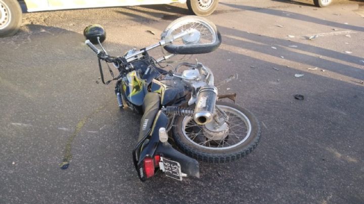 Un motociclista sufrió una triple fractura tras chocar con un furgón en El Encón