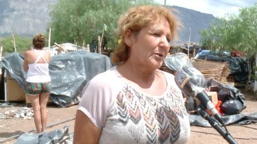 El temporal destrozó el precario rancho donde vivían tras el terremoto