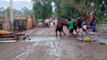 Urgente: evacuaron a familias afectadas por la tormenta en el asentamiento Evita