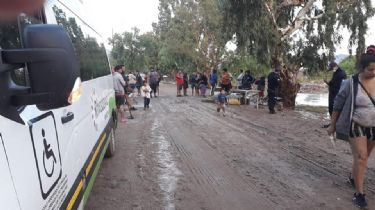 Urgente: evacuaron a familias afectadas por la tormenta en el asentamiento Evita