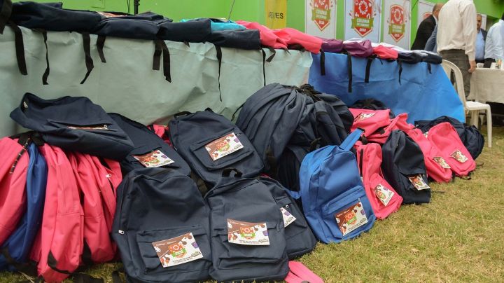 Grave denuncia en redes por la venta de kits escolares