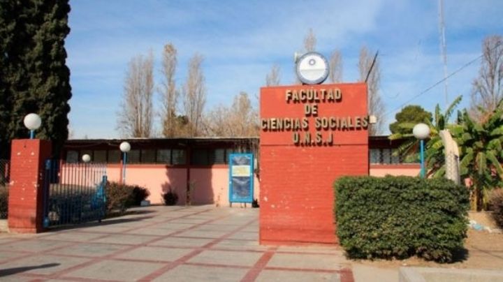 El Centro de Estudiantes de la FaCSo denuncia colapso en las aulas virtuales