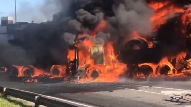 Impactante: se prendió fuego un camión en plena Ruta 40
