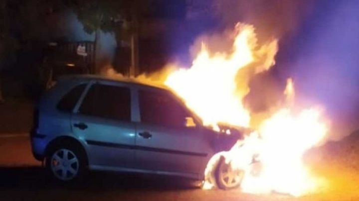 Chimbas: a una mujer se le incendió el auto por un desperfecto