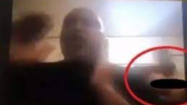 Video: la esposa de un político apareció desnuda en Zoom