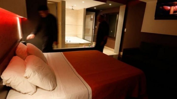 Un hombre murió en un hotel alojamiento mientras engañaba a su esposa