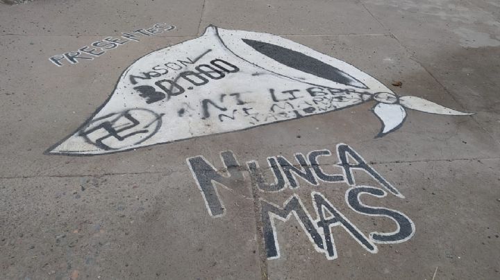 Vandalizaron un homenaje a las Madres de Plaza de Mayo en una plaza