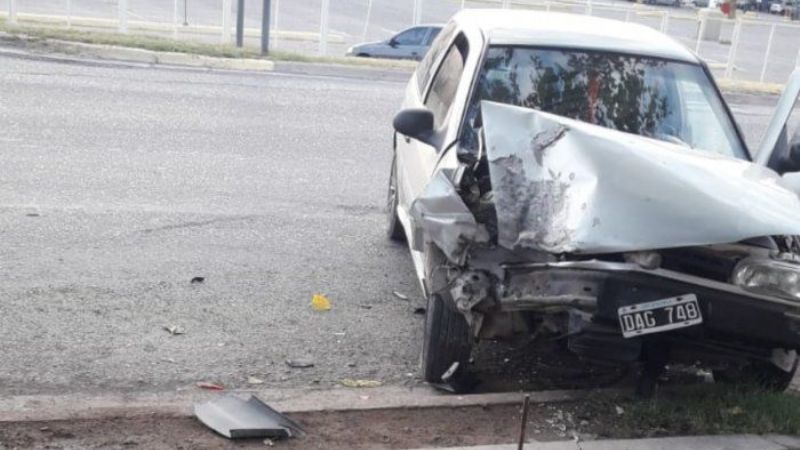Insólito: chocó a un auto estacionado y lo mandó al Híper ¿iba ebrio?